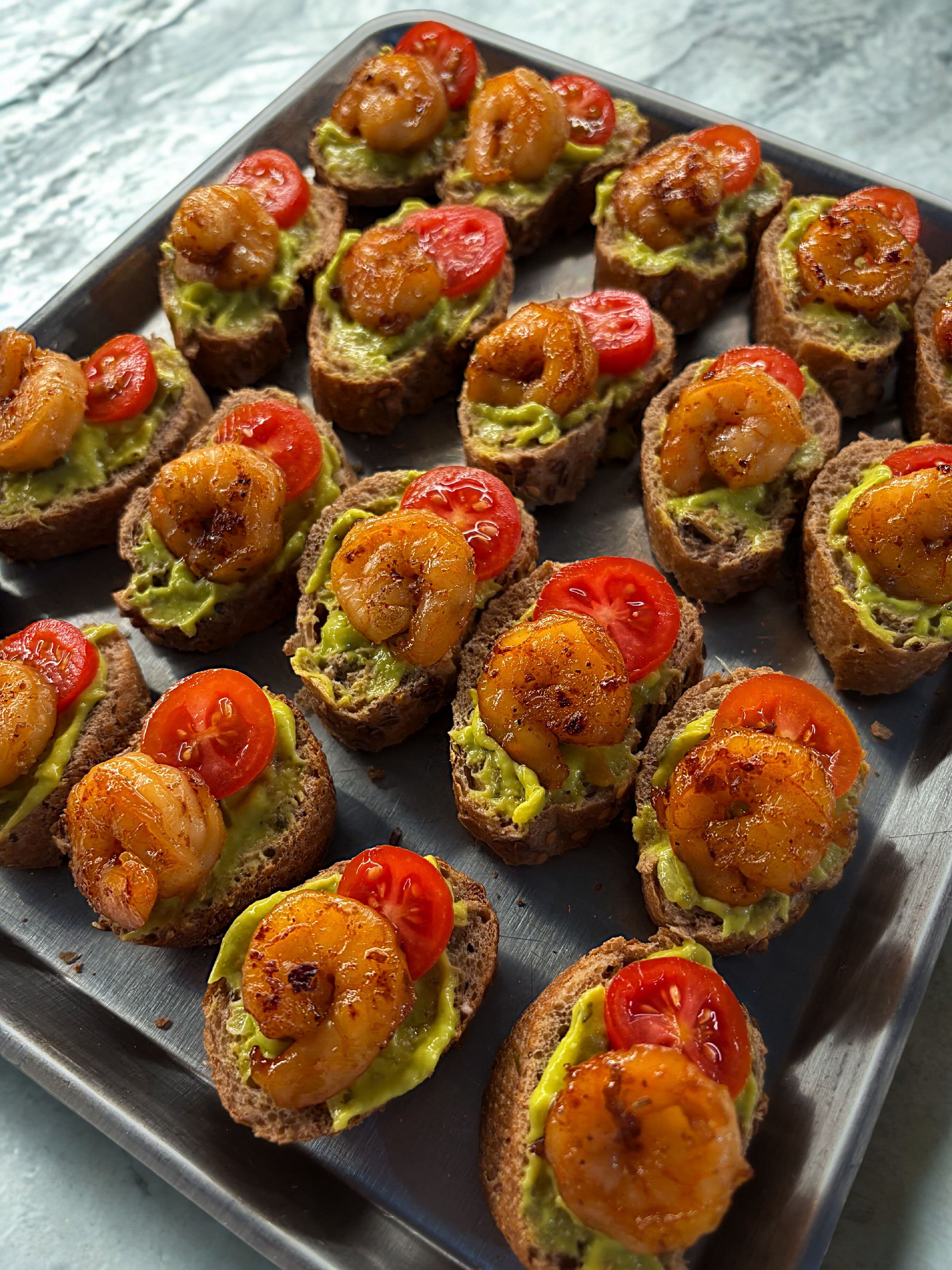 Kanapky s guacamole a krevetou